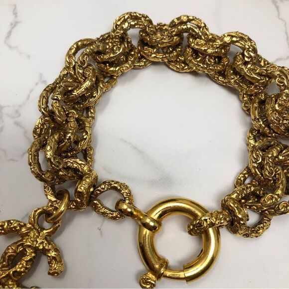 Chanel CC Lava 93A Tassel Textured Bracelet Gold tone - Picture 4 of 11